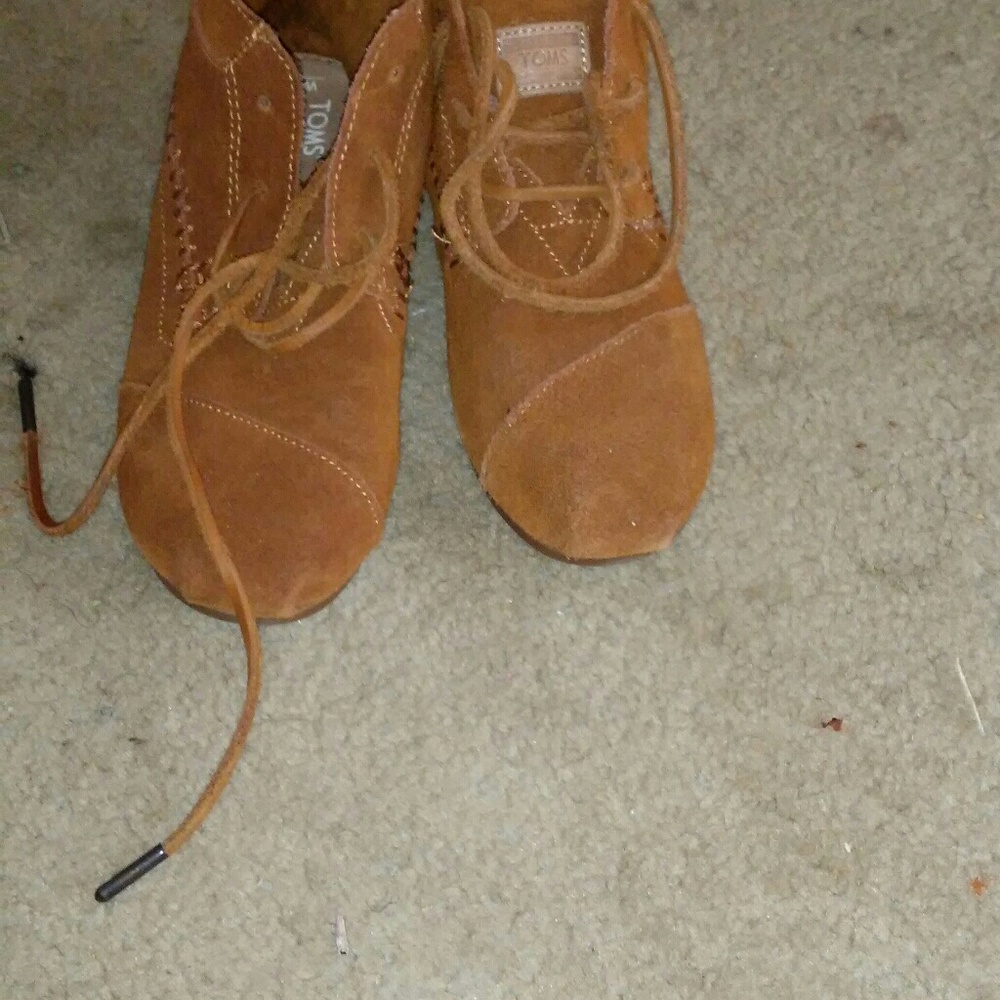 Like new Toms canvas lace ups